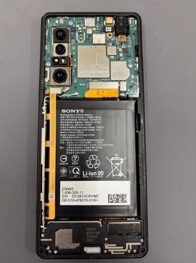 現在の画像に代替テキストがありません。ファイル名: Xperia-1ii-バッテリー交換.jpeg