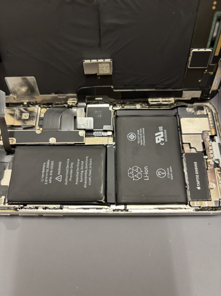 現在の画像に代替テキストがありません。ファイル名: iPhone-バッテリー膨張-1.jpeg