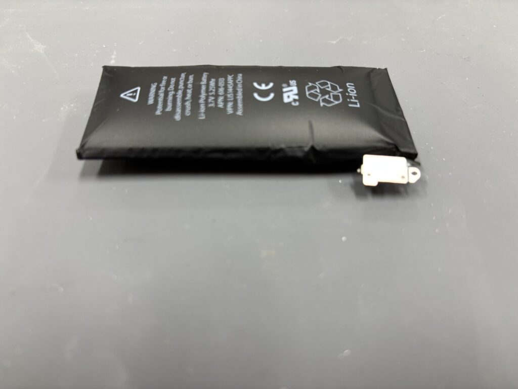 現在の画像に代替テキストがありません。ファイル名: iPhone-バッテリー膨張.jpeg