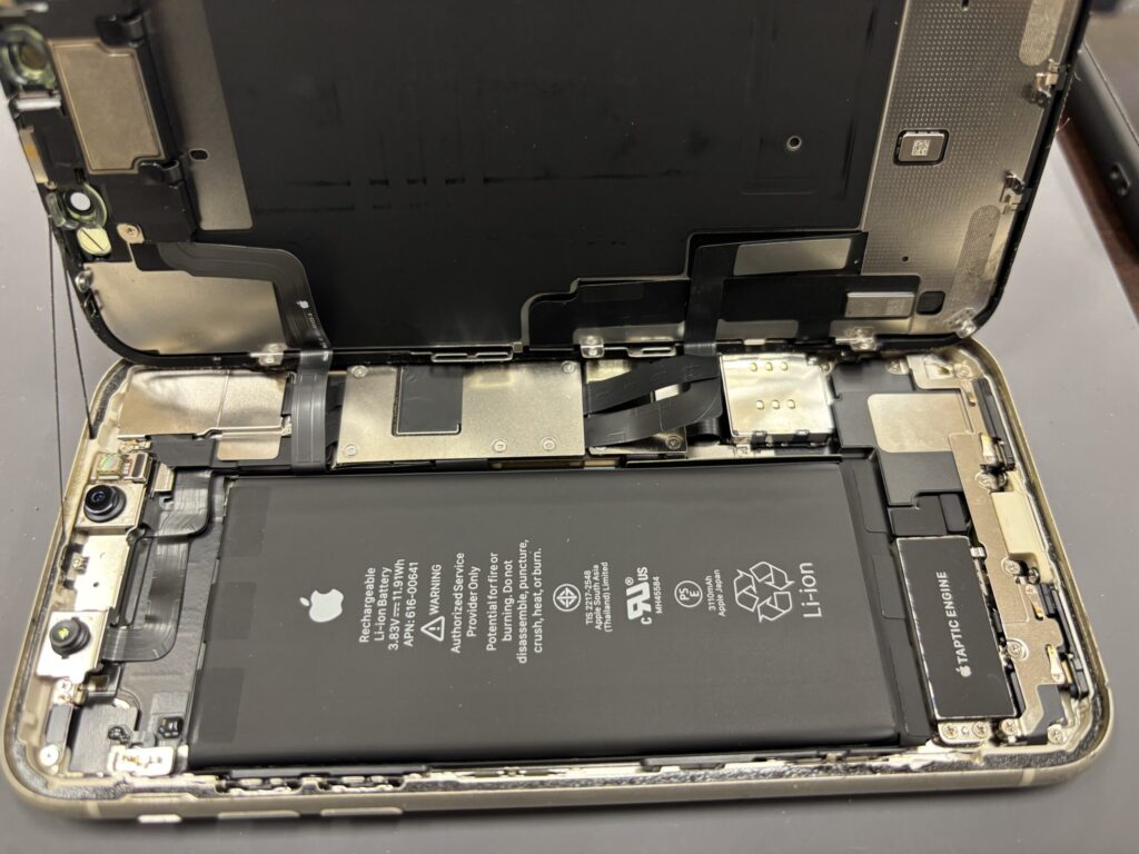 現在の画像に代替テキストがありません。ファイル名: iPhone-11-バッテリー交換-1.jpeg