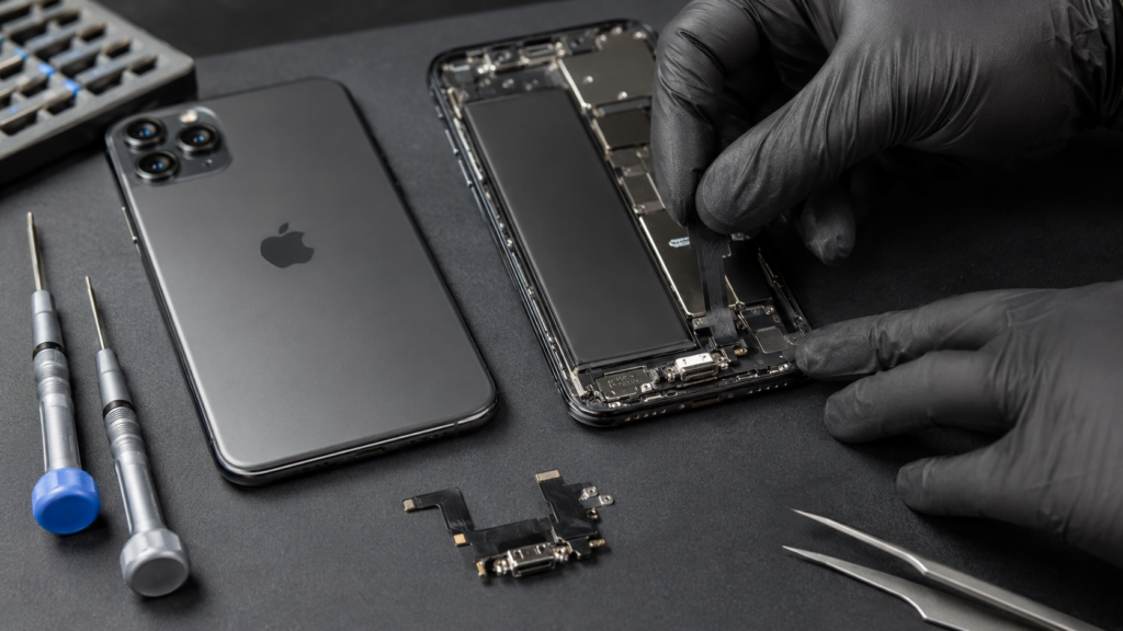 現在の画像に代替テキストがありません。ファイル名: iPhone-11-Pro-Max-充電コネクタ交換修理.png