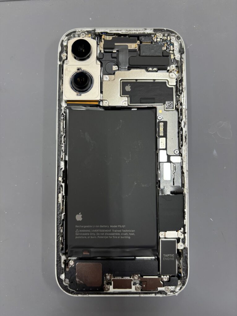 現在の画像に代替テキストがありません。ファイル名: iPhone-16-背面修理.jpeg